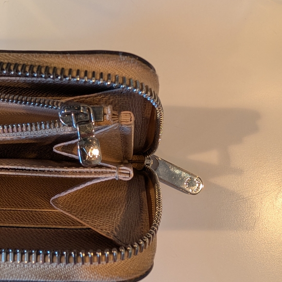 Authentic Vintage Louis Vuitton Cream Epi  Leather Zippy Long Wallet - Picture 10 of 11